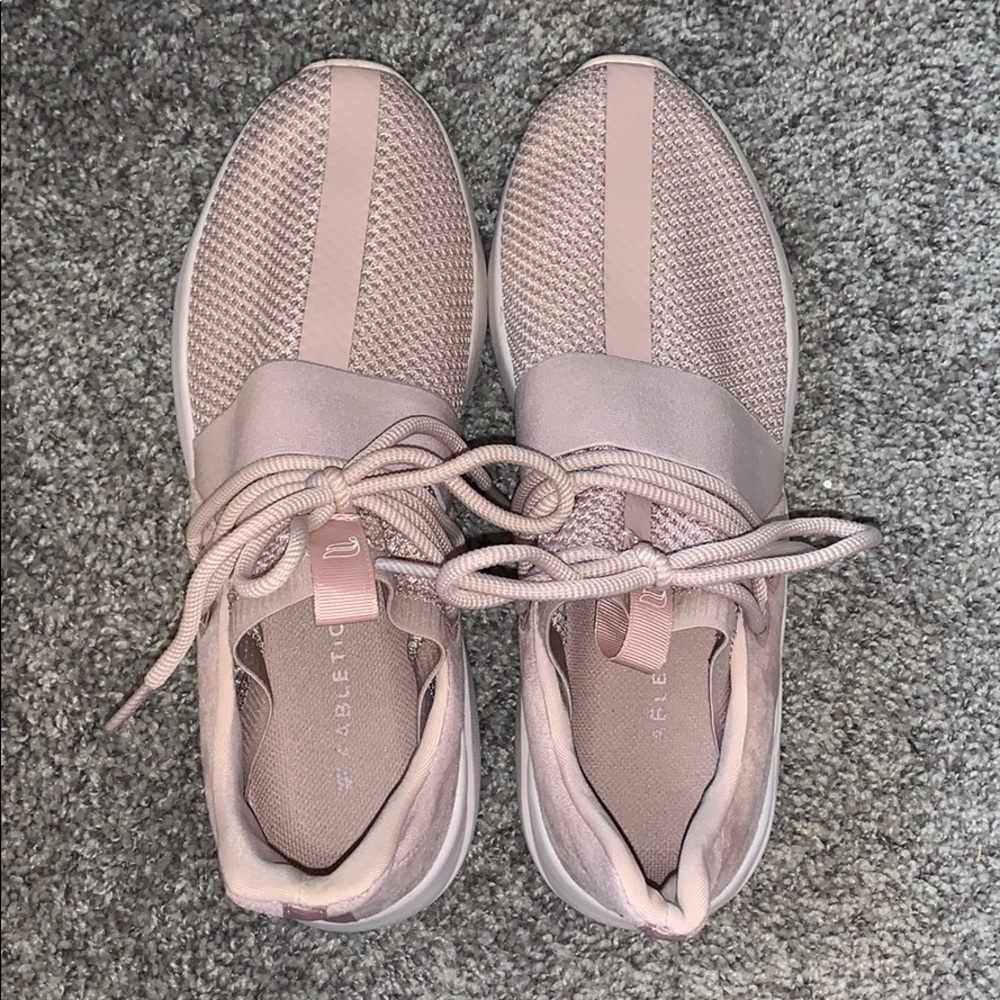 Fabletics Sneaker